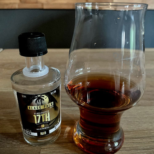 Black Palm Rum 17TH (Maulbeer-Fass gelagert)